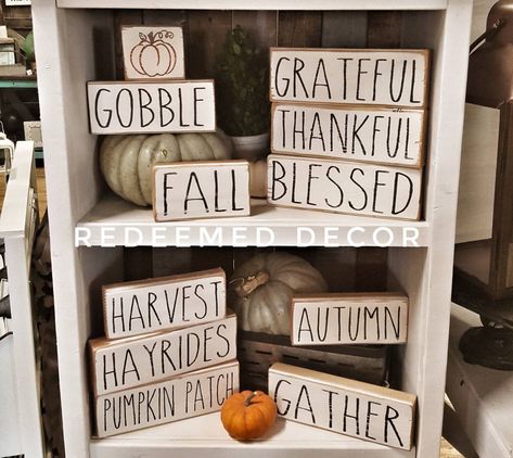 Thanksgiving Wood Crafts Wooden Signs, Fall Diy Wood Projects, 4x4 Pumpkins, Diy Fall Signs, 2x4 Lumber, Fall Blocks, Thanksgiving Sign, Block Signs, Autumn Craft