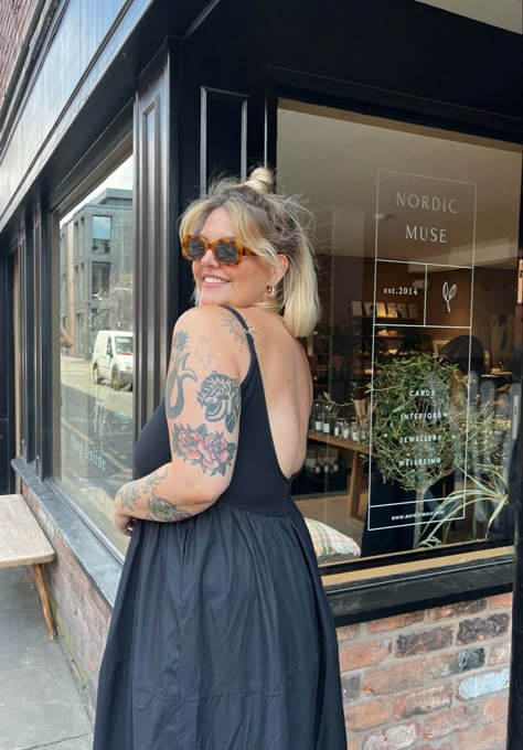 Midsize Bob Hair, Mid Size Tattooed Women, Blonde Bob On Plus Size, Morgan Wade Tattoos, Midsize Tattoo, Blonde Tattoo Girl, Blonde With Tattoos, Bob Blonde Highlights, Scrapbook Tattoo