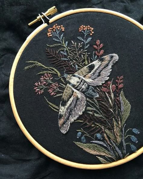 Nadya Sheremet Complicated Embroidery, Cottagecore Embroidery, Thread Painting, Hand Embroidery Art, Hand Embroidery Stitches, Modern Embroidery, Embroidery Hoop Art, Satin Stitch, Hand Embroidery Patterns