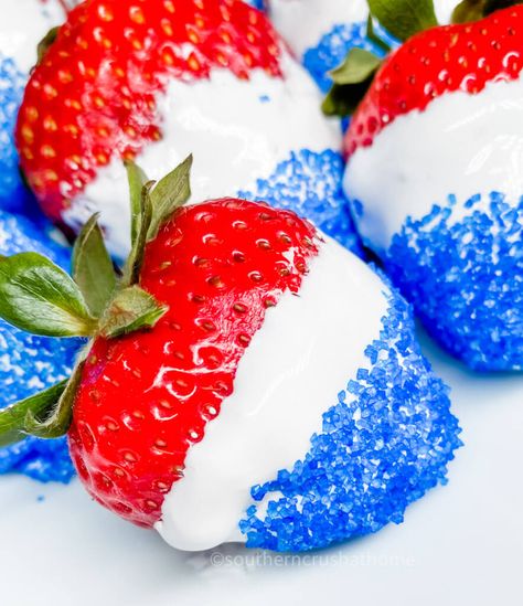 Easy Dessert Strawberries (Red, White, and Blue) Dessert Strawberries, Blue Strawberries, Strawberry Shortcake Bars, How To Store Strawberries, Memorial Day Foods, July Desserts, Patriotic Desserts, Blue Strawberry, Blue Desserts