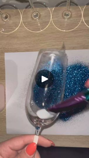 Glitter Ideas, Bling Party, Glitter Champagne, Diy Wine Glasses, Glitter Dust, Glitter Crafts, Wedding Decor Inspiration, Glitter Diy, Glitter Glass