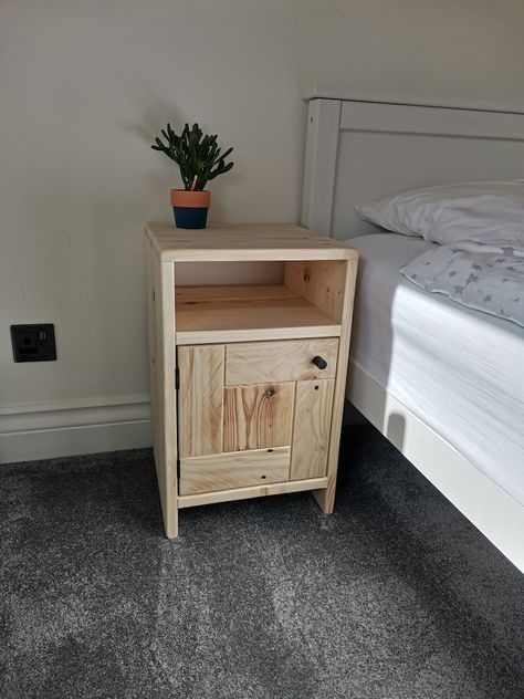 Rustic Bedside Table - Etsy UK Pallet Bedside Table, Bedside Table Ideas, Rustic Bedside Table, Trunk Table, Wet Felting Projects, Wood Bedside Table, Recycled Pallet, Reclaimed Pallet Wood, Nail Holes