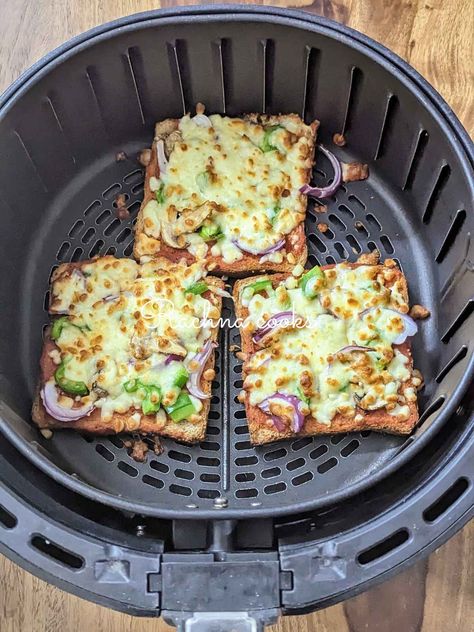 Pizza Air Fryer, Air Fryer Pizza Bread, Bread Pizza Recipe, Air Fried Pizza Bread, Pizza Bread Air Fryer, Air Fryer Bread, Air Fryer Frittata, Air Fryer French Bread Pizza, Air Fryer Pizza