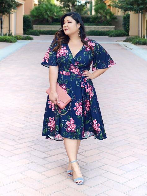 Wrap Dress For Plus Size, Wrap Style Dress, Wrap Dress For Curvy Women, Plus Size Wrap Dress Casual, Dress Patterns For Plus Size Women, Wrap Dress Plus Size, Dresses For Plus Size Women Casual, Curvy Dresses, Curvy Dress Casual