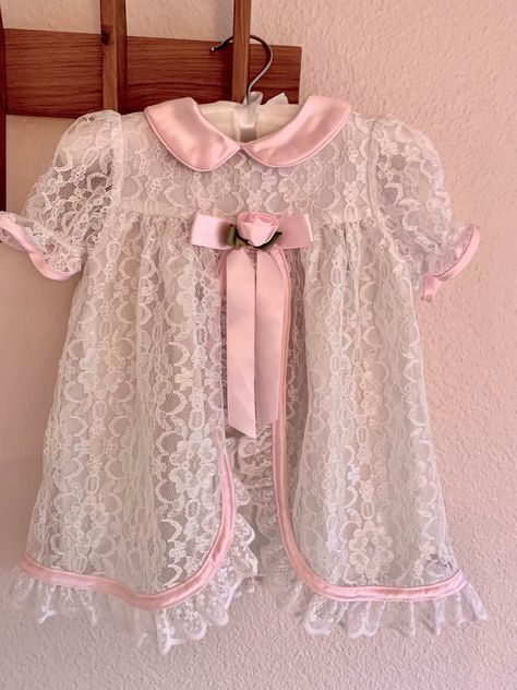 Vintage baby girl lace dress. Size 18 months. Coquette Baby Clothes, Baby Lace Dress, Baby Lace, Baby Girls Dresses, Baby Dior, Girls Lace Dress, Vintage Toddler, Vintage Baby Clothes, Vintage Baby Girl