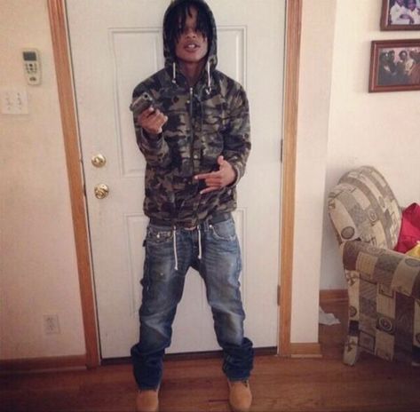 La Capone, Light Blue Jeans Outfit, Action Poses Drawing, Swag Pics, 2013 Swag Era, Blue Jean Outfits, Alt Style, Chief Keef, Rap Aesthetic