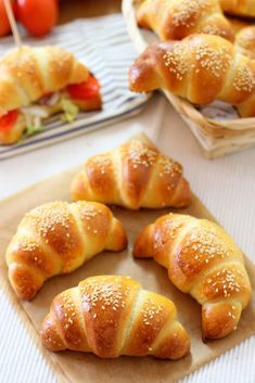 Mini Croissants, Pan Brioche, Easy Holiday Recipes, Food Drink Photography, Pizza Bread, Banana Recipes, Finger Food, Bread Baking, I Love Food