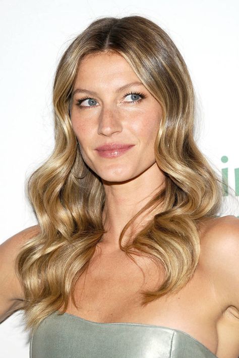 Gisele Hair, Gisele Bundchen Hair, Old Hollywood Waves, Old Hollywood Hair, Hollywood Hair, Hollywood Waves, Gisele Bundchen, Celebrity Beauty, Hair Inspiration Color