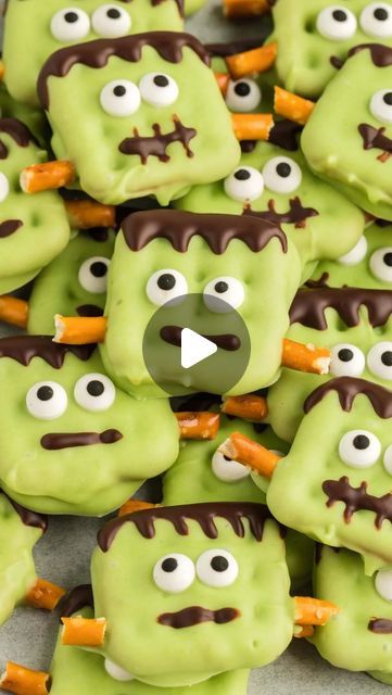 Frankenstein Snacks Easy Halloween, Frankenstein Pretzel Treats, Frankenstein Pasta Salad, Frankenstein Themed Food, Pretzel Frankenstein, Monster Snacks For Kids, Halloween Treats Easy Simple, Pretzel Halloween Treats, Frankenstein Pretzels