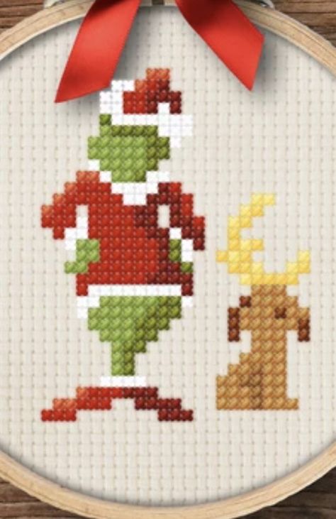 Christmas Frog Cross Stitch, Free Grinch Cross Stitch Patterns, Saturn Cross Stitch, Perler Beads Grinch, Cross Stitch Pattern Christmas, Round Cross Stitch Pattern, The Grinch Cross Stitch Pattern, Cross Stitch Stocking Patterns Free, Grinch Cross Stitch