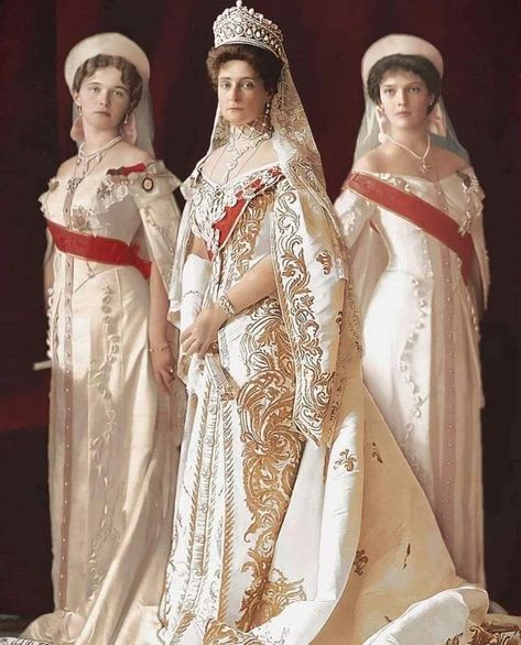 Anastasia Costume, Empress Alexandra Feodorovna, Empress Alexandra, The Romanovs, Russian Dress, Tatiana Nikolaevna, Romanov Sisters, Anastasia Romanov, Royalty Fashion