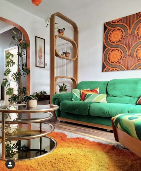 Green Couches, 70s Room, 70s Living Room, 70s Interior Design, 70s House, 70s Interior, Retro Interior Design, 70s Home, Retro Living Rooms