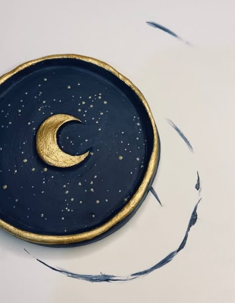 Moon Clay Art, Moon Ashtray Clay, Air Dry Clay Moon Phase Diy, Clay Earring Holder Moon, Space Pottery, Crystal Tray Clay, Moon Jewelry Dish, Arte Ganesha, Diy Pottery Painting