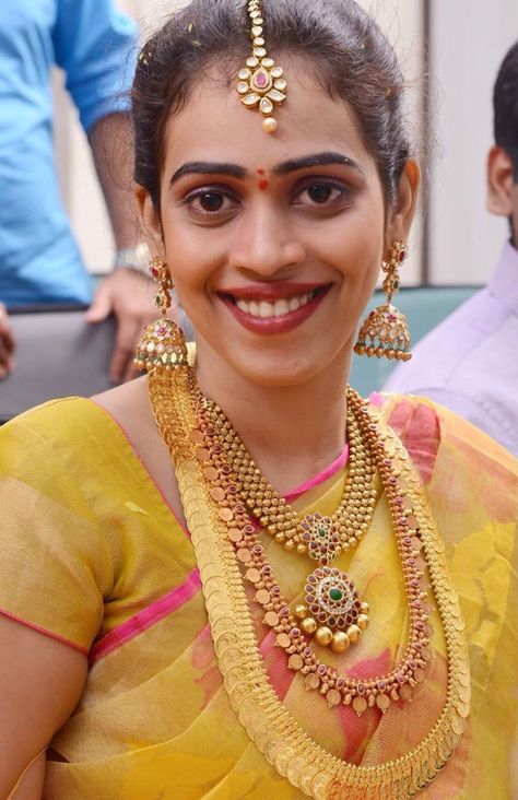 Telugu bride--Nice jhumkas, necklace and kasulaperu Kasulaperu Jewellery, Jewelry Ideas For Bride, Wedding Jewelry Ideas For Bride, Kasu Haram, Wedding Jewelry Ideas, Telugu Bride, Mango Mala, V Model, Antique Gold Jewelry Indian