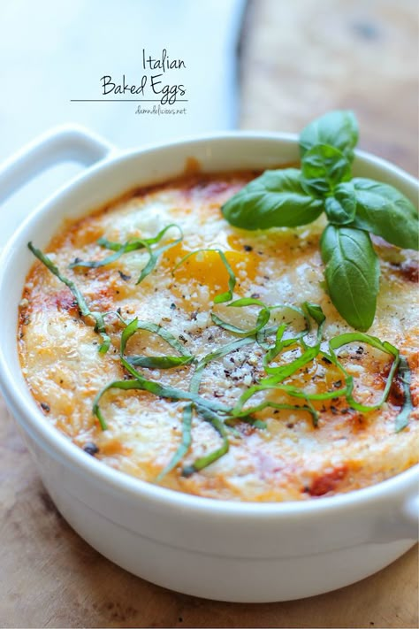 Italian Baked Eggs Italian Baked Eggs, Egg Dishes Recipes, What's For Breakfast, Diet Vegetarian, Egg Dish, Baked Eggs, Breakfast Brunch Recipes, Breakfast Time, Breakfast Dishes