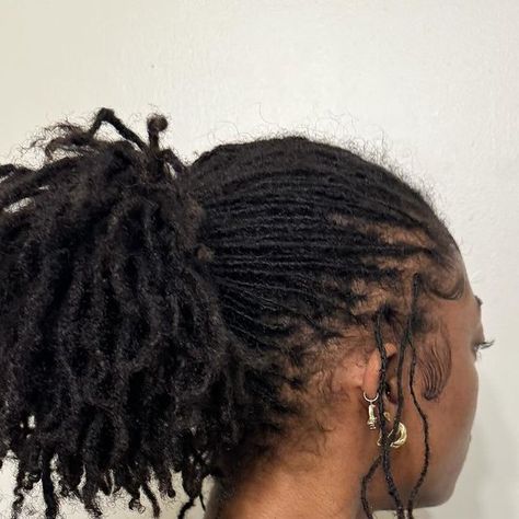 naritheloc☆ on Instagram: "LOC DUMPPP … I’ve been trying to wear my hair down more often and not over style it. My go-to is a ponytail or messy bun, but you have to be careful when it comes to tight styles (especially when adding hair). There are two products that I like to use to moisturize & grow my edges. First I like to make sure I always wash out my edge control, then go in with @themaneattraction.lg hair growth spray & oil (code: Narithelocstar) and massage that in for at least 2 minutes. I’ve definitely been seeing a difference & my edges have been fuller. • • • • • • #microlocs #sisterlocs #locs #dreads #twostrandtwists #starterlocs #locstyles #womenwithlocs #microlocjourney #microlocjourney #locjourney #narithelocstar" Hair Growth Spray, Micro Locs, Sister Locs, Two Strand Twists, Starter Locs, Edge Control, A Ponytail, Hair Down, Hair Crush