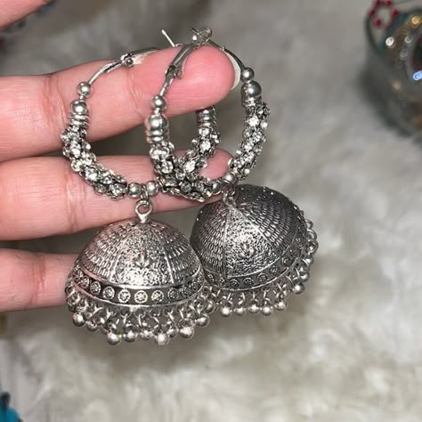 Beautiful Silver jhumka earrings. Eastern design Silver Jhumkas Aesthetic, Saree Earrings Jewellery Designs, Desi Silver Jewellery, Silver Indian Earrings, Silver Jhumka Aesthetic, Silver Oxidised Jhumka, Jumkas Silver, Jumka Silver, Earrings On Saree