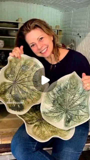 1,867 likes, 14 comments - ceramic_today su December 3, 2023: "Ceramic art by @darlypellegrini #ceramic #ceramics #workinprogress #ceramicstudio #ceramicart #ceramicartist #ceramicartofinstagram #cera...". Oxides On Ceramics, Ceramic Studio, Ceramic Flowers, Ceramic Artists, Ceramic Art, Ceramics, Flowers, On Instagram, Instagram