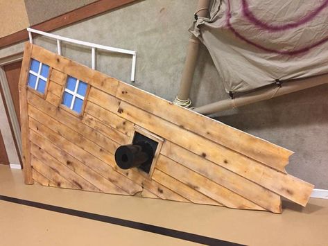 Cardboard Shipwreck, Shipwreck Decorations, Pirate Vbs, Diy Dock, Pirate Halloween Decorations, Shipwrecked Vbs, Set Theatre, Ocean Vbs, Scuba Vbs