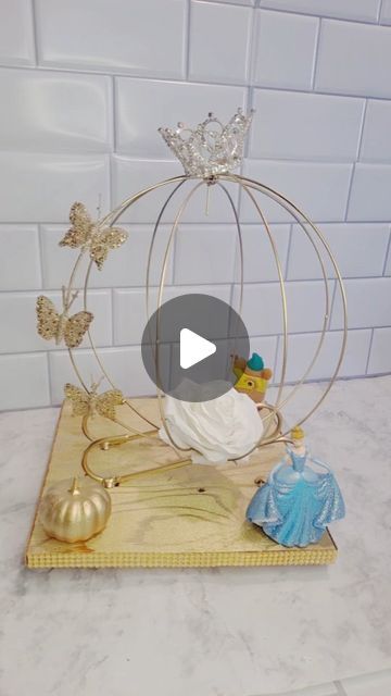 Cinderella Theme Birthday Party Ideas, Cinderella Decorations For Quince, Cinderella Theme Centerpieces, Cinderella Centerpiece Ideas Diy, Cinderella Centerpiece Ideas Quince, Disney Princess Theme Birthday Party Centerpieces, Cinderella Table Centerpiece, Carriage Centerpiece Ideas, Cinderella Baby Shower Ideas