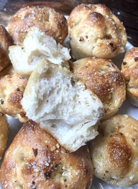 Garlic Parmesan Focaccia Muffins - Acts Of Sourdough Crispy Focaccia, Focaccia Dough, Garlic Knot, Homemade Bread Dough, Sourdough Muffins, Foccacia Bread, Sourdough Starter Discard Recipe, Homemade Breads, Bread Starter