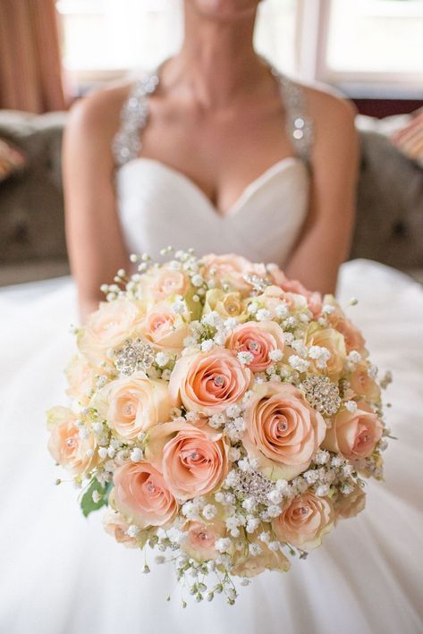 Peach Colored Bridal Bouquet, Peach And White Wedding Bouquet, White And Peach Rose Bouquet, Peach Rose Wedding Bouquet, White And Peach Bridal Bouquet, Peach Color Bouquet, Peach Bouquet Wedding, Wedding Cake Peach Color, Peach Bridesmaid Bouquet