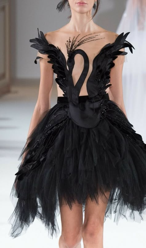 2020 Cosplay, Wings Black, Black Wings, Ballroom Dress, فستان سهرة, Fashion Design Sketches, Black Swan, Fantasy Fashion, Looks Style