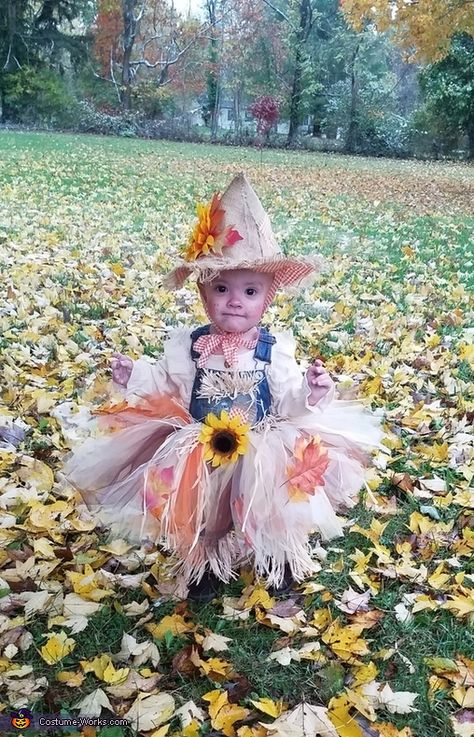 Sassy Scarecrow Costume | Last Minute Costume Ideas Baby Scarecrow, Last Minute Costume Ideas, Costume Last Minute, Halloween Costumes Scarecrow, Last Minute Costume, Scarecrow Costume, Homemade Costume, Costume Works, Last Minute Costumes