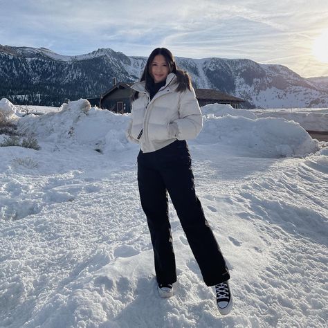 Winter outfit, snow outfit, snow outfit inspo, puffer jacket, aritzia puffer, platform converse Snow Outfit Inspo, White Puffer Jacket Outfit, Winter Outfit Snow, Aritzia Puffer, Jacket Aritzia, White Puffer Jacket, Puffer Jacket Outfit, White Puffer, Puffer Parka