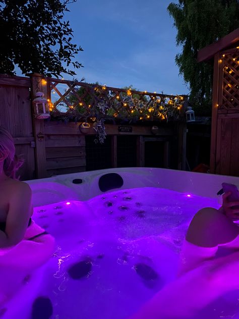 #hottub #chilling #besties Hot Tub Fairy Lights, Hot Tub Movie Night, Aesthetic Shed Hangout, Hot Tub Party Aesthetic, Hot Tub Aesthetic, Hot Tub Party, Cabin Trip, Hot Tub Garden, Spa Night