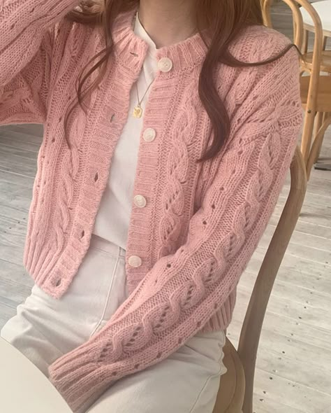 Crochet Pink Cardigan, Pink Cardigan Outfit Aesthetic, Pink Modest Outfits, Pink Knit Cardigan, Cardigan Outfit, Pink Crochet, Classy Work Outfits, Cardigan Outfits, Pink Cardigan