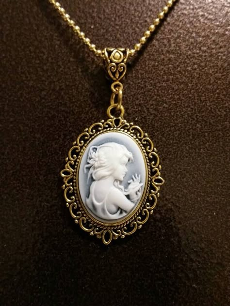 These Wedgewood blue and white young girl or woman with pearl cameo pendants are really pretty and come in five different colors of bezel settings. These necklaces are pretty and delicate. These cameo necklaces feature a Wedgewood blue background. The raised part is white and is beautifully detailed. These cameos feature a young woman or girl holds a strand of beads or pearls. Also available in this listing are girl cameos in a darker blue. The cameos themselves are resin and are 18mm wide x 25m Vintage Cameo Jewelry, Wedgewood Blue, Victorian Cameo, Jewelry Victorian, Cameo Jewelry, Fairy Princess, Vintage Cameo, Victorian Women, Cameo Necklace