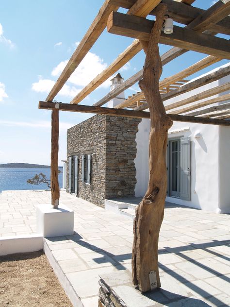 Pergola Columns, Roof Gardens, Paros Island, Wood Columns, Greek House, Fire Pit Area, Outside Patio, Famous Architects, Greece Islands