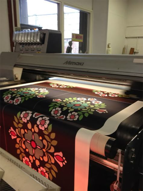 Digital fabric printing Fabric Factory, Digital Printing Machine, Fabric Photography, Printing Fabric, Shirt Business, Print Production, Fabric Printing, Inkjet Printing, Digital Print Fabric