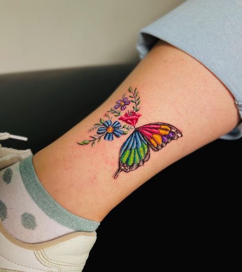 Small Embroidery Tattoo, Mexican Patchwork Tattoo, Embroidery Tattoo Flower, Stitching Tattoo Ideas, Cute Mexican Tattoos, Embroidered Tattoo Ideas, Embroidery Tattoos For Women, Hispanic Inspired Tattoos, Tattoo Embroidery Designs