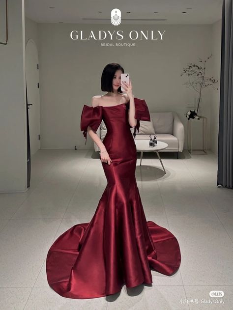 Gala Dress Long, Award Show Dresses, Simple Gowns, Gowns Dresses Elegant, Music On Spotify, Prom Dress Inspiration, Pretty Prom Dresses, Fairytale Dress, Dresses Red