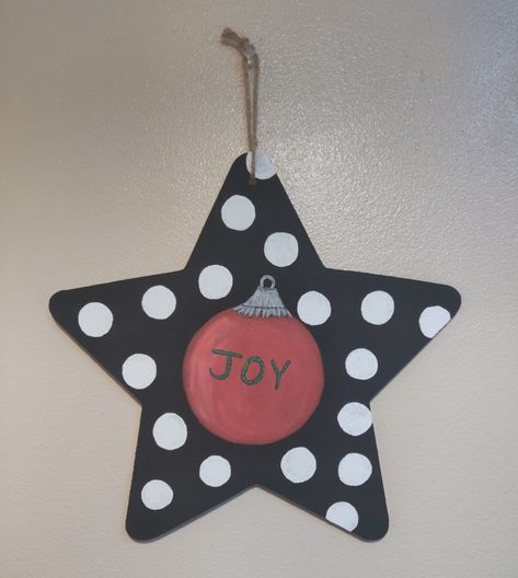 Christmas Star Painting, Painted Star Ornaments, Star Ornament Painted, Wooden Star Painting Ideas, Wooden Star Christmas Ornaments, Christmas Wooden Star, Christmas Wooden Star Ornament Cricut, Painted Wooden Stars Christmas, Christmas Star Decorations