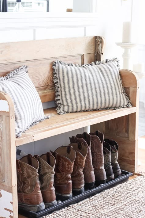 Step inside this beautiful Indiana farmhouse entryway decorated with a mix of… Modern Farmhouse Mudroom, Farmhouse Mudroom, Mudroom Entryway, Rustic Entryway, Entryway Inspiration, Farmhouse Entryway, Mudroom Design, Foyer Decorating, Wooden Bench