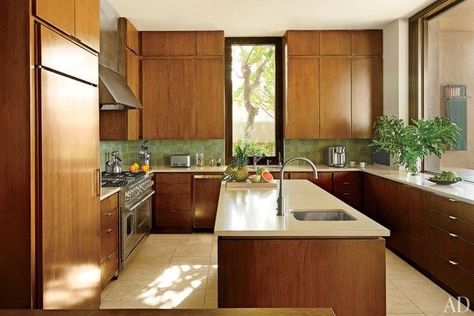 Dark Wood White Counter Kitchen, House Aestethic, Beach House Tour, Beach Kitchens, California Modern, Mid Century Modern Kitchen, Wood Tones, Kitchen Inspo, Mid Century House