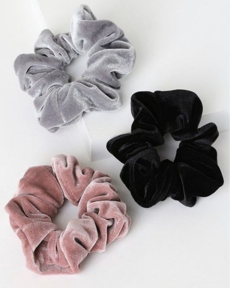 Black Scrunchies, Diy Hair Scrunchies, Scrunchies Diy, Velvet Scrunchie, Bleach Tie Dye, Diy Hair Accessories, Scrunchie Hairstyles, Ribbon Slides, Soft Velvet