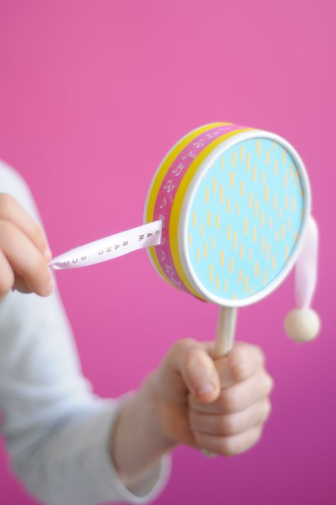 Use the @ptouchembellish to add special touches to a DIY spin drum made from soup lids and a foam paint brush! #ad Native American Instruments, Spin Drum, Creative Crafts For Kids, Drum Lessons For Kids, Drum Craft, Drums Artwork, Instrument Craft, Drums For Kids, Colored Tape