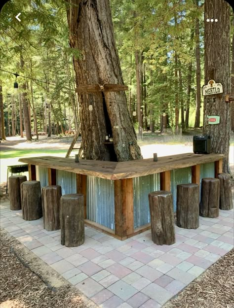 Rustic Outdoor Bar, Backyard Diy Projects, Furniture Patio, Tile Shower Ideas, Outdoor Decor Backyard, Deck Furniture, Rustic Outdoor, Backyard Projects, Backyard Fun