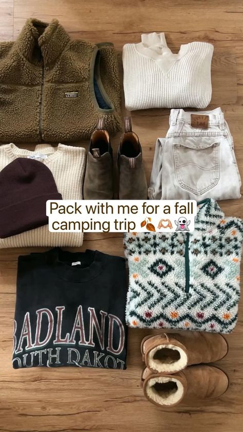 Hiking Outfits Summer, Winter Camping Outfits, Trail Outfits, Outdoorsy Outfits, Granola Girl Outfits, Granola Outfits, Walking Outfit, Surfergirl Style, Camping Outfit