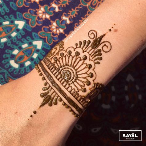 Ink Chronicles: A Journey Through Tattoo Culture Wrist Henna Tattoos For Women, Henna For Wrist, Wrist Henna Designs Simple, Henna Wrist Tattoo Designs, Henna Ankle Designs, Henna Wrist Designs, Hina Tattoo Ideas, Henna Designs Forearm, Henna Bracelet Design