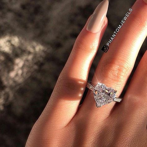 Heart #BNBling @phantomjewels Heart Shaped Wedding Rings, Engagement Ring Shapes, Heart Shaped Rings, Delicate Rings, Classic Ring, Bling Bling, Diamond Rings, Beautiful Rings, Wedding Band