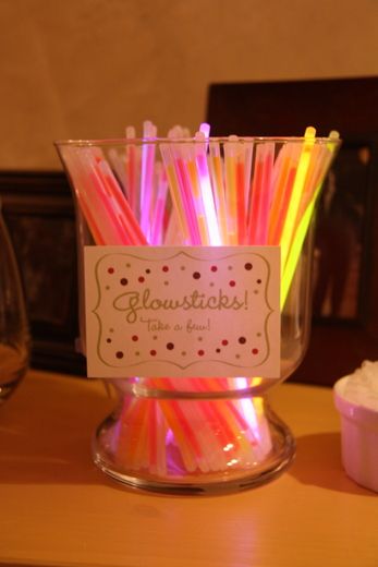 Glow Sticks Kids New Years Eve, New Years Eve Day, Ornaments Ideas, Ornament Garland, Pom Garland, Sweet Sixteen Parties, Winter Craft, Diy Snowman, Nye Party