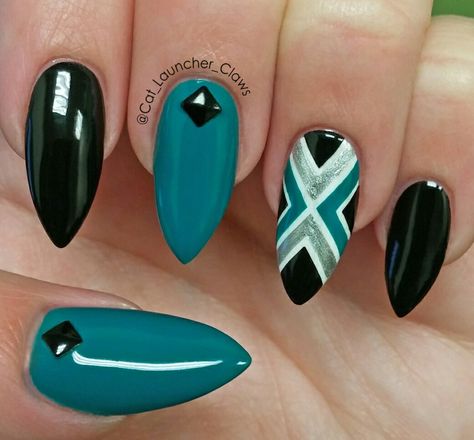 Nails Black And Turquoise, Dark Teal And Black Nails, Black And Teal Nail Designs, Teal And Black Nails, Black And Teal Nails, Dark Teal Nails Designs, Teal Nail Art, Hockey Nails, Black Nail Design