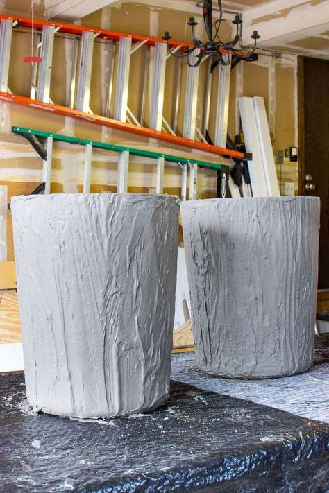 DIY Concrete Planter Cement Cylinder Ideas, Diy Cement Planters Concrete Molds, Diy Limestone Planter, Diy Large Planters Outdoor Cheap, Diy Large Planters Outdoor, Diy Tall Planters Outdoor, Large Concrete Molds, Diy Big Planters Pots, Diy Large Planter