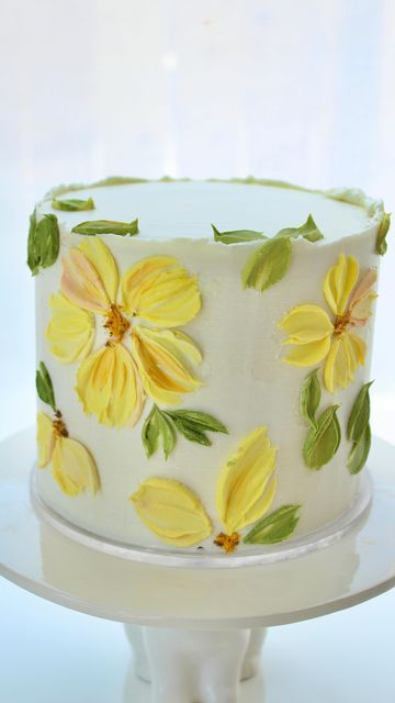 Spatula Flowers On Cake, Spatula Flowers Cake, Spatula Painted Cake Flowers, Painted Cake Ideas, Spatula Cake Decorating, Yellow Cake Decoration, Spatula Painted Cake, Cake With Yellow Flowers, Flower Cake Designs