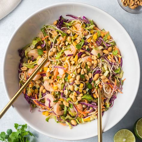 Quick and easy to make, this spring roll salad is tossed in an incredible creamy peanut dressing and topped with shrimp. Easy Healthy Salad Recipes, Spring Roll Salad, Main Course Salad, Spring Roll Sauce, Salad With Shrimp, Edamame Recipes, Shrimp Spring Rolls, Shrimp Rolls, Satisfying Salads